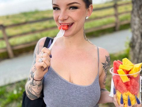 MrLuckyLife – Huge Boobs Lilith Jane Doesnt Need A Life Vest